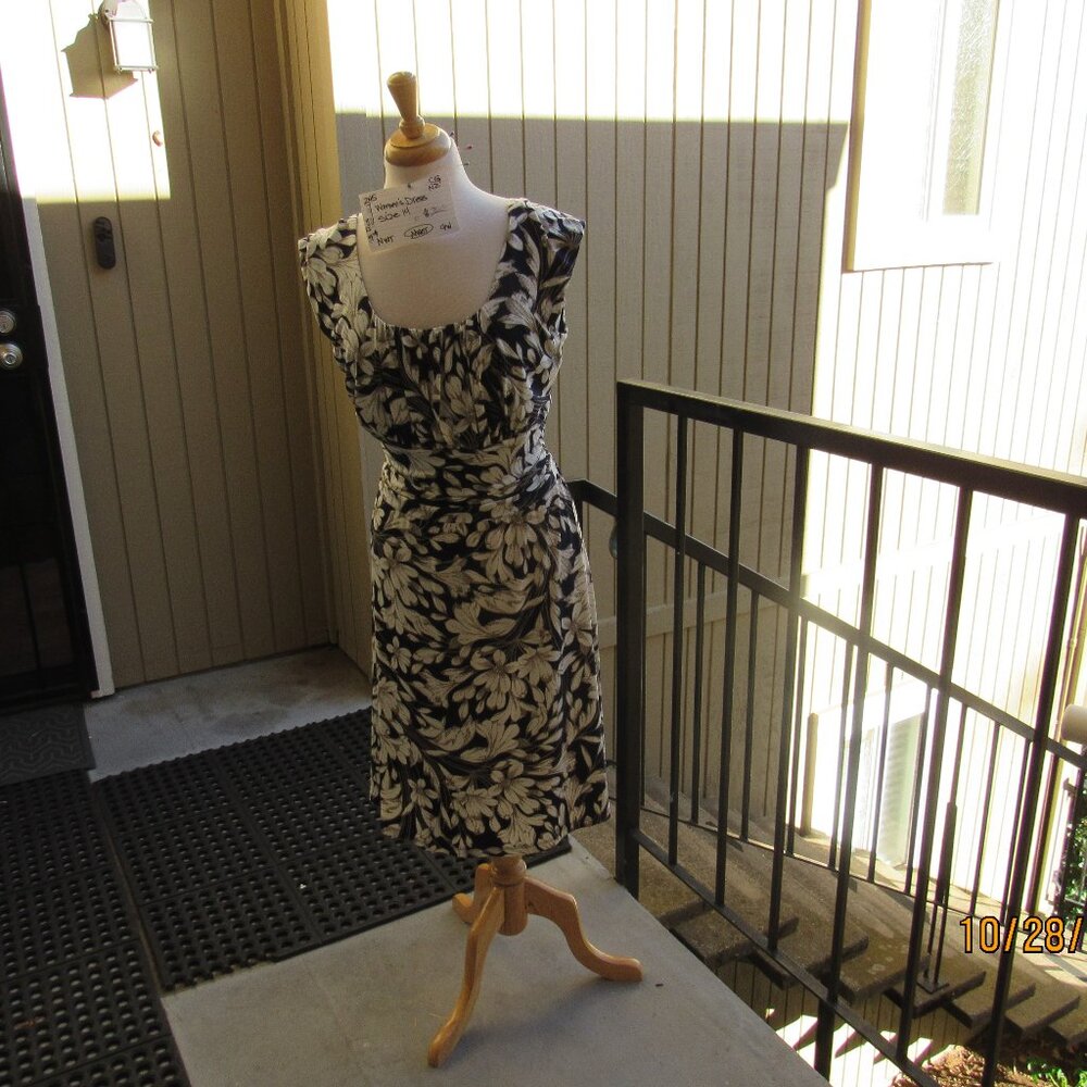 #245  NEW WOMEN'S FLORAL DRESS BY CB  (SIZE 14US)